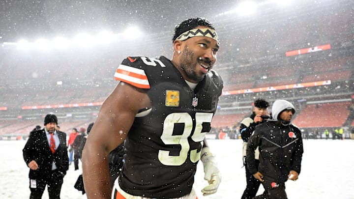 Pittsburgh Steelers v Cleveland Browns