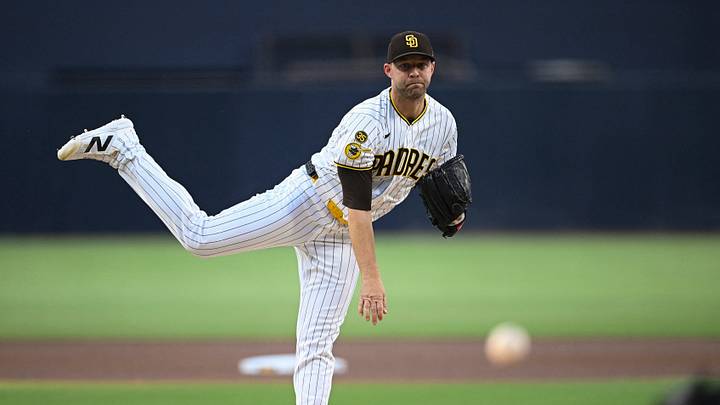 Aug 25, 2026; San Diego, California, USA; San Diego Padres pitcher Michael King (34) delivers during the first inning against the Pittsburgh Pirates at Petco Park. Mandatory Credit: Denis Poroy-Imagn Images Aug 25, 2026; San Diego, California, USA; San Diego Padres pitcher Michael King (34) delivers during the first inning against the Pittsburgh Pirates at Petco Park. Mandatory Credit: Denis Poroy-Imagn Images
