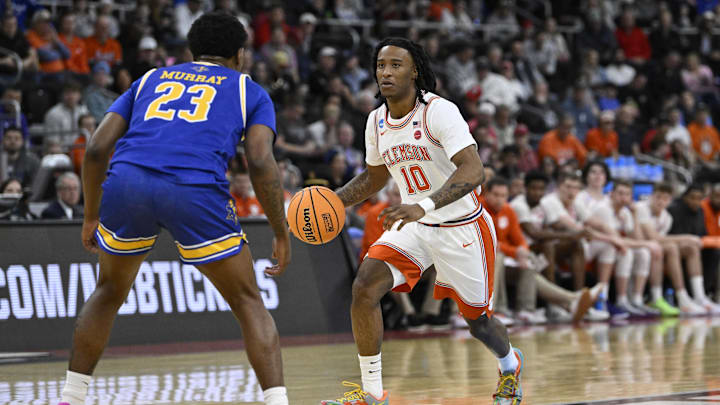 Clemson transfer guard Del Jones, a freshman who was a four-star prospect in high school, has heard from Syracuse basketball.