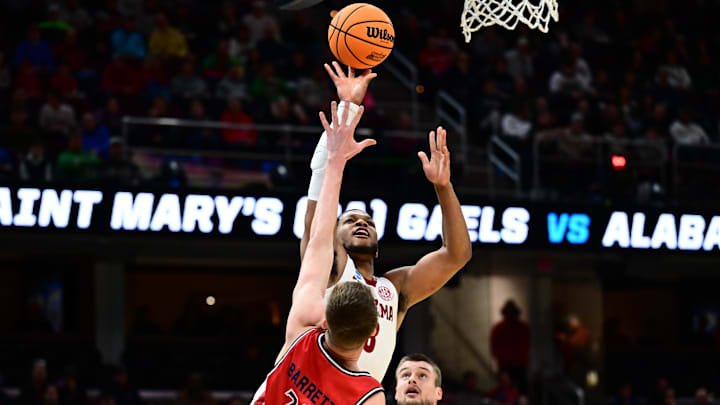 Mar 23, 2025; Cleveland, OH, USA; Alabama Crimson Tide guard Chris Youngblood (8) shoots the ball over St. Mary's Gaels forward Luke Barrett (33) in the first half during the NCAA Tournament Second Round at Rocket Arena Mar 23, 2025; Cleveland, OH, USA; Alabama Crimson Tide guard Chris Youngblood (8) shoots the ball over St. Mary's Gaels forward Luke Barrett (33) in the first half during the NCAA Tournament Second Round at Rocket Arena