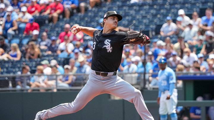 Jul 21, 2024; Kansas City, Missouri, USA; Chicago White Sox starting pitcher Drew Thorpe (33) delivers a pitch against the Kansas City Royals in the first inning at Kauffman Stadium. Mandatory Credit: Denny Medley-USA TODAY Sports Jul 21, 2024; Kansas City, Missouri, USA; Chicago White Sox starting pitcher Drew Thorpe (33) delivers a pitch against the Kansas City Royals in the first inning at Kauffman Stadium. Mandatory Credit: Denny Medley-USA TODAY Sports