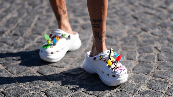 Street Style - Paris Fashion Week - Womenswear Fall/Winter 2025/2026 - Day Three