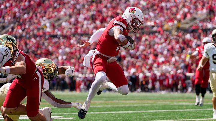 Sep 26, 2026; Louisville, Kentucky, USA; Louisville Cardinals quarterback Lincoln Kienholz (3) celebrates after scoring a touchdown against the Wake Forest Demon Deacons at L&N Federal Credit Union Stadium. Mandatory Credit: Chris Carter-Imagn Images Sep 26, 2026; Louisville, Kentucky, USA; Louisville Cardinals quarterback Lincoln Kienholz (3) celebrates after scoring a touchdown against the Wake Forest Demon Deacons at L&N Federal Credit Union Stadium. Mandatory Credit: Chris Carter-Imagn Images