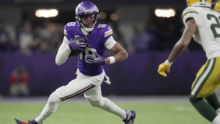 Dec 29, 2024; Minneapolis, Minnesota, USA; Minnesota Vikings wide receiver Justin Jefferson (18) looks for running room after a reception against the Green Bay Packers at U.S. Bank Stadium. Mandatory Credit: Mark Hoffman/USA TODAY NETWORK-Wisconsin via Imagn Images Dec 29, 2024; Minneapolis, Minnesota, USA; Minnesota Vikings wide receiver Justin Jefferson (18) looks for running room after a reception against the Green Bay Packers at U.S. Bank Stadium. Mandatory Credit: Mark Hoffman/USA TODAY NETWORK-Wisconsin via Imagn Images