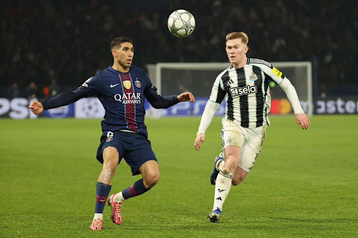 อัชราฟ ฮาคีมี, ลูอิส ฮอลล์