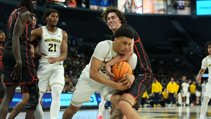 Nov 24, 2025; Las Vegas, Nevada, USA; Michigan Wolverines forward Yaxel Lendeborg (23) and San Diego State Aztecs forward Miles Heide (40) fight for a ball during the first half in a 2025 Players Era Festival group play game at Michelob Ultra Arena. Mandatory Credit: Kirby Lee-Imagn Images
