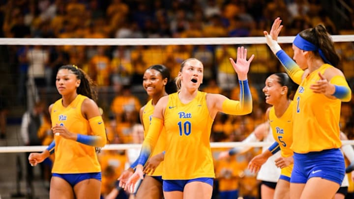 Pitt Volleyball Celebrates A Point 