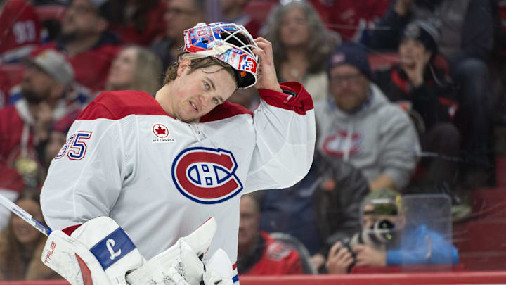 Jan 17, 2026; Ottawa, Ontario, CAN; Montreal Canadiens goaltender Samuel Montembeault (35) dons his mask during a break in the first period against the  Ottawa Senators at the Canadian Tire Centre. Mandatory Credit: Marc DesRosiers-IMAGN Images