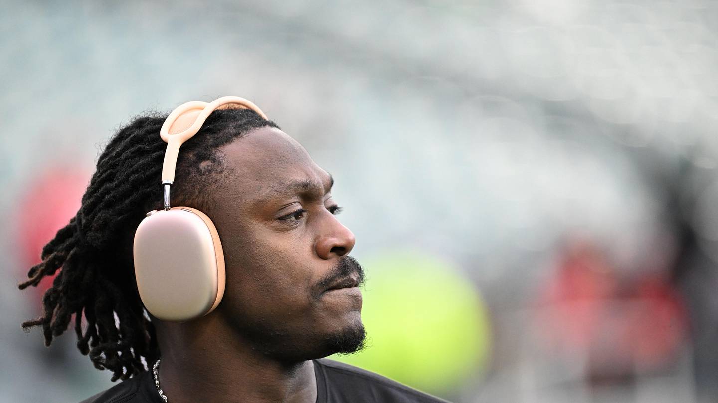 Chargers Possibly Trading for Eagles’ AJ Brown is Discussion Worth Revisiting