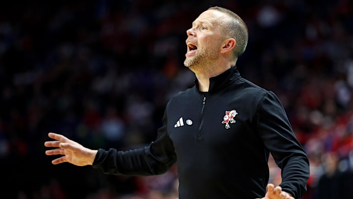 Mar 20, 2025; Lexington, KY, USA; Louisville Cardinals head coach Pat Kelsey calls to his team during the second half against the Creighton Bluejays in the first round of the NCAA Tournament at Rupp Arena. Mandatory Credit: Jordan Prather-Imagn Images Mar 20, 2025; Lexington, KY, USA; Louisville Cardinals head coach Pat Kelsey calls to his team during the second half against the Creighton Bluejays in the first round of the NCAA Tournament at Rupp Arena. Mandatory Credit: Jordan Prather-Imagn Images