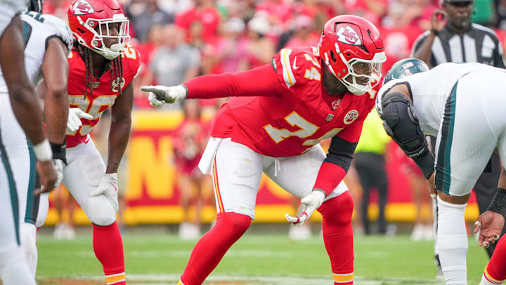 Sep 14, 2025; Kansas City, Missouri, USA; Kansas City Chiefs offensive tackle Jawaan Taylor (74) gestures at the line of scrimmage against the Philadelphia Eagles during the game at GEHA Field at Arrowhead Stadium. Mandatory Credit: Denny Medley-Imagn Images Sep 14, 2025; Kansas City, Missouri, USA; Kansas City Chiefs offensive tackle Jawaan Taylor (74) gestures at the line of scrimmage against the Philadelphia Eagles during the game at GEHA Field at Arrowhead Stadium. Mandatory Credit: Denny Medley-Imagn Images
