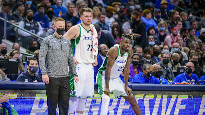Dallas Mavericks, Sean Sweeney, Luka Doncic, Reggie Bullock