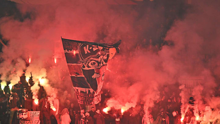 Le Collectif Ultra Paris se fait bloquer l'entrée par son propre club.