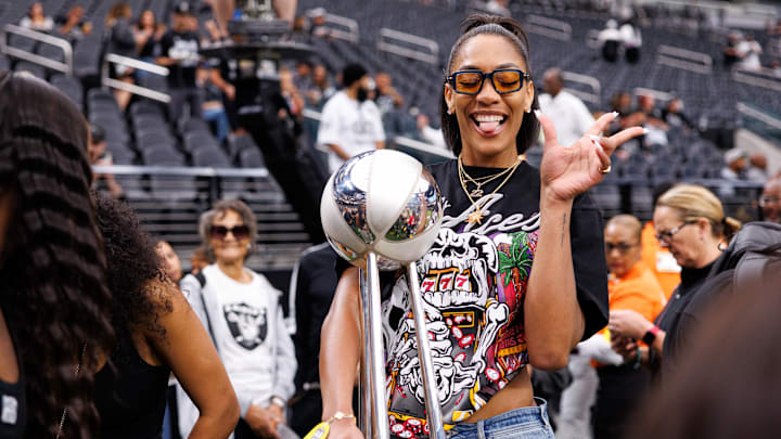 Tennessee Titans v Las Vegas Raiders