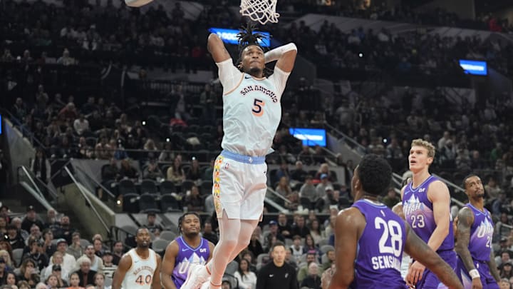 Nov 21, 2024; San Antonio, Texas, USA; San Antonio Spurs guard Stephon Castle (5) dunks during the second half against the Utah Jazz at Frost Bank Center. Mandatory Credit: Scott Wachter-Imagn Images