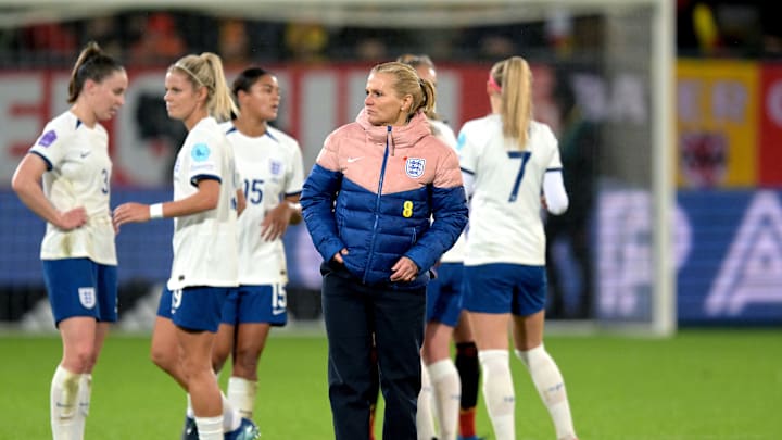 Bedröppelte Gesichter bei England nach der Niederlage gegen Belgien Bedröppelte Gesichter bei England nach der Niederlage gegen Belgien