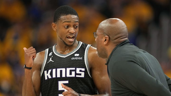 Apr 23, 2023; San Francisco, California, USA; Sacramento Kings guard De'Aaron Fox (5) talks to head coach Mike Brown during the second quarter of game four of the 2023 NBA playoffs against the Golden State Warriors at Chase Center. Mandatory Credit: Darren Yamashita-Imagn Images