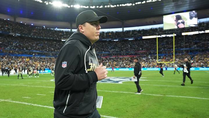 Oct 25, 2026; Paris, FRA; New Orleans Saints head coach Kellen Moore runs to midfield to shake hands with Pittsburgh Steelers head coach Mike McCarthy following a game at Stade de France Stadium. Mandatory Credit: Kirby Lee-Imagn Images Oct 25, 2026; Paris, FRA; New Orleans Saints head coach Kellen Moore runs to midfield to shake hands with Pittsburgh Steelers head coach Mike McCarthy following a game at Stade de France Stadium. Mandatory Credit: Kirby Lee-Imagn Images