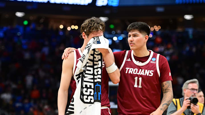 Troy Trojans forward Thomas Dowd (1) Troy Trojans forward Thomas Dowd (1)