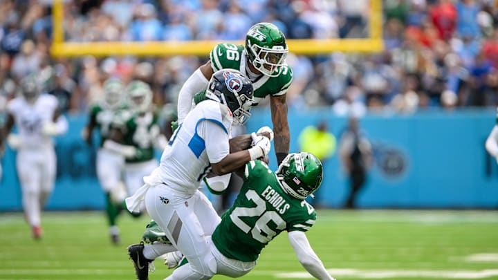 New York Jets cornerback Brandin Echols intercepts the pass thrown to Tennessee Titans wide receiver Treylon Burks. Mandatory Credit: Steve Roberts-Imagn Images