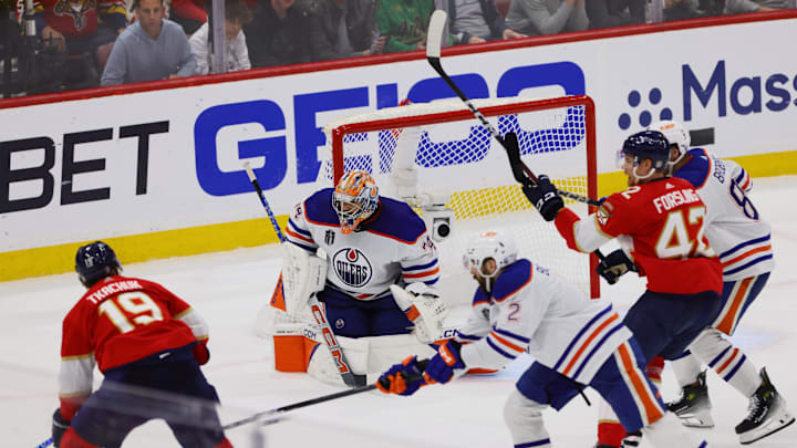 Edmonton Oilers goaltender Skinner Stuart (74) 