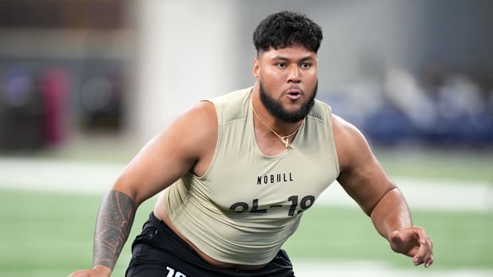 Mar 3, 2024; Indianapolis, IN, USA; Washington offensive lineman Troy Fautanu (OL19) during the 2024 Mar 3, 2024; Indianapolis, IN, USA; Washington offensive lineman Troy Fautanu (OL19) during the 2024
