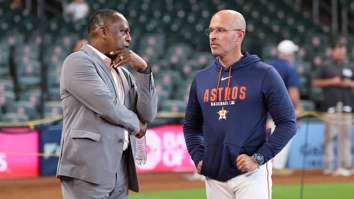 Astros general manager Dana Brown (left) talks with manager Joe Espada before the game against the Milwaukee Brewers