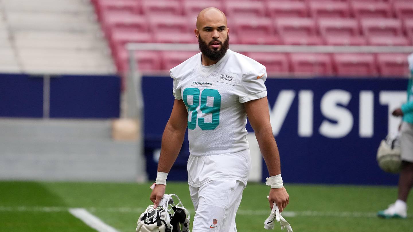 Tough Break for Former Dolphins Tight End Hill