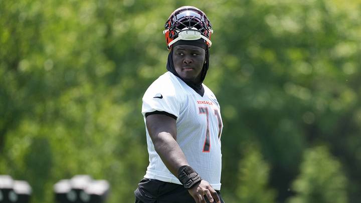 Jun 10, 2025; Cincinnati, OH, USA; Cincinnati Bengals offensive tackle Amarius Mims (71) walks to the next drill during practice at Paycor Stadium. Mandatory Credit: Kareem Elgazzar-Imagn Images Jun 10, 2025; Cincinnati, OH, USA; Cincinnati Bengals offensive tackle Amarius Mims (71) walks to the next drill during practice at Paycor Stadium. Mandatory Credit: Kareem Elgazzar-Imagn Images