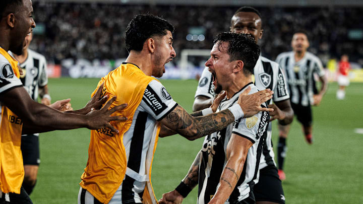 Botafogo pagou 10 milhões de euros (cerca de R$ 62 milhões) para contratar Artur