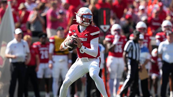 Sep 19, 2026; Louisville, Kentucky, USA; Louisville Cardinals quarterback Lincoln Kienholz (3) looks to pass the ball against the Southern Methodist Mustangs during the first quarter at L&N Federal Credit Union Stadium. Mandatory Credit: Chris Carter-Imagn Images Sep 19, 2026; Louisville, Kentucky, USA; Louisville Cardinals quarterback Lincoln Kienholz (3) looks to pass the ball against the Southern Methodist Mustangs during the first quarter at L&N Federal Credit Union Stadium. Mandatory Credit: Chris Carter-Imagn Images