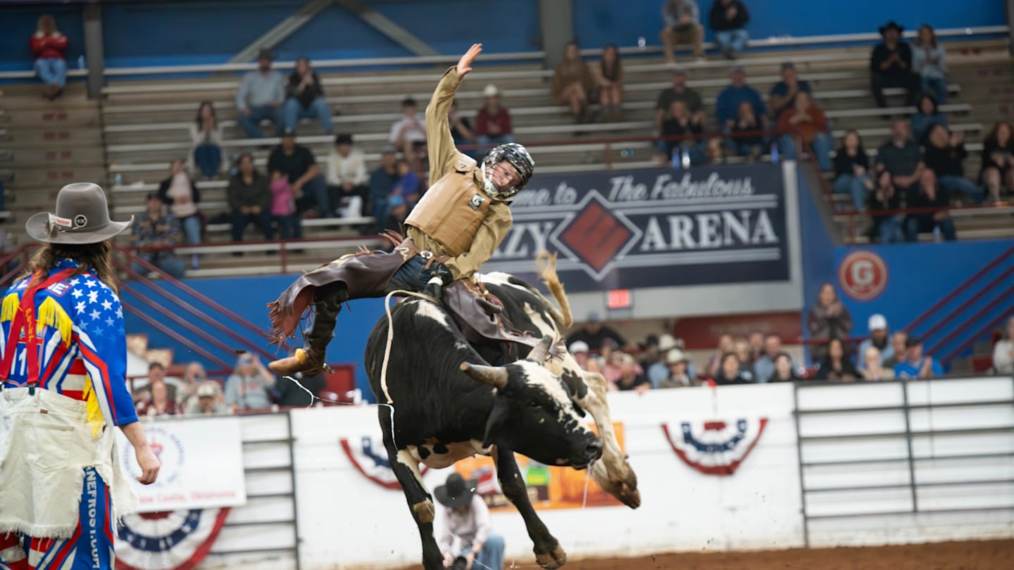 Two 18-Year-Old Cowboys Land at the Top at BULLNANZA