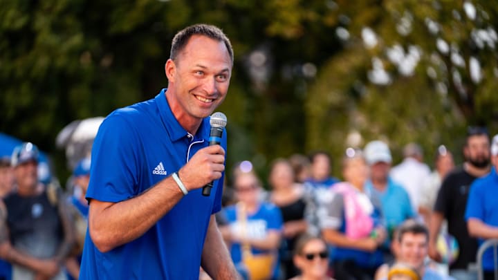 Drake head coach Eric Henderson 