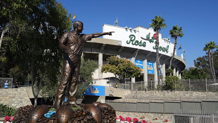 Oct 28, 2023; Pasadena, California, USA; A statue of former UCLA Bruins coach Terry Donahue at Rose Bowl. Mandatory Credit: Kirby Lee-Imagn Images Oct 28, 2023; Pasadena, California, USA; A statue of former UCLA Bruins coach Terry Donahue at Rose Bowl. Mandatory Credit: Kirby Lee-Imagn Images