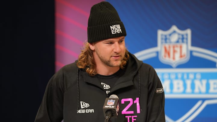 Pen State tight end Tyler Warren speaks to the media at the 2025 NFL Combine.