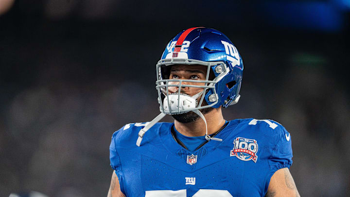 Sep 26, 2024; East Rutherford, NJ, US; New York Giants offensive lineman Jermaine Eluemunor (72) warms up during pre-game at MetLife Stadium. Sep 26, 2024; East Rutherford, NJ, US; New York Giants offensive lineman Jermaine Eluemunor (72) warms up during pre-game at MetLife Stadium.