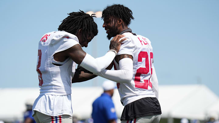 New York Giants cornerbacks Deonte Banks (3) and Cor'Dale Flott 