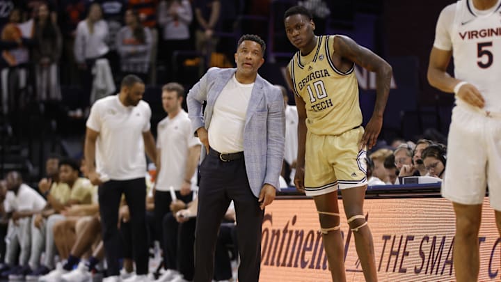 Feb 8, 2025; Charlottesville, Virginia, USA; Georgia Tech Yellow Jackets head coach Damon Stoudamire (center) talks to Yellow Jackets forward Darrion Sutton (10) during the second half against the Virginia Cavaliers at John Paul Jones Arena. Mandatory Credit: Amber Searls-Imagn Images Feb 8, 2025; Charlottesville, Virginia, USA; Georgia Tech Yellow Jackets head coach Damon Stoudamire (center) talks to Yellow Jackets forward Darrion Sutton (10) during the second half against the Virginia Cavaliers at John Paul Jones Arena. Mandatory Credit: Amber Searls-Imagn Images
