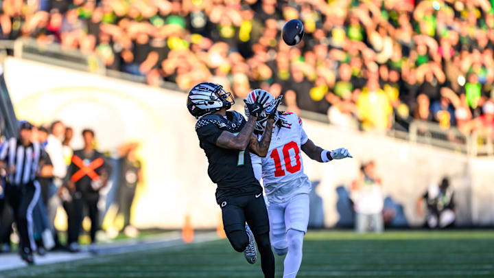 Oct 12, 2024; Eugene, Oregon, USA; Oregon Ducks wide receiver Evan Stewart (7) catches a pass during the first half against the Ohio State Buckeyes at Autzen Stadium. Mandatory Credit: Craig Strobeck-Imagn Images Oct 12, 2024; Eugene, Oregon, USA; Oregon Ducks wide receiver Evan Stewart (7) catches a pass during the first half against the Ohio State Buckeyes at Autzen Stadium. Mandatory Credit: Craig Strobeck-Imagn Images