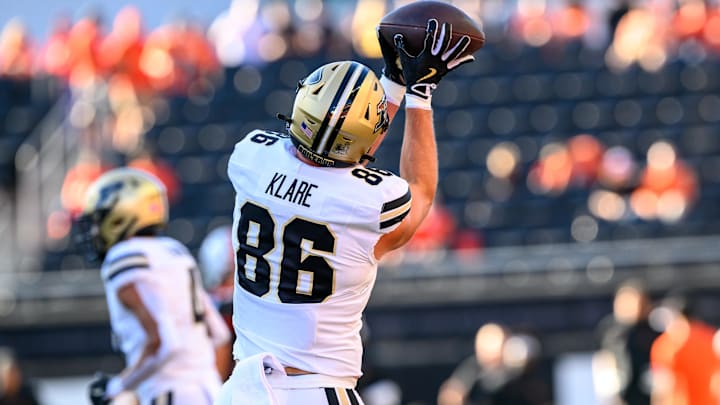 Sep 21, 2024; Corvallis, Oregon, USA; Purdue Boilermakers tight end Max Klare (86) catches a pass during warmups before the game against the Oregon State Beavers at Reser Stadium. Mandatory Credit: Craig Strobeck-Imagn Images