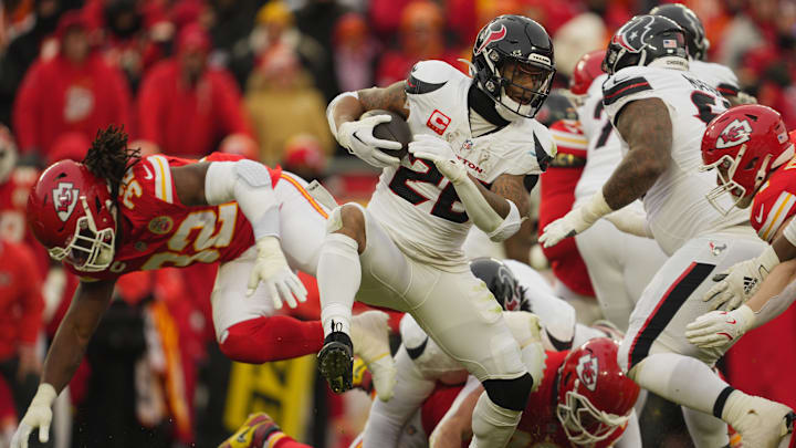 Jan 18, 2025; Kansas City, Missouri, USA; Houston Texans running back Joe Mixon (28) runs the ball against the Kansas City Chiefs during the second quarter of a 2025 AFC divisional round game at GEHA Field at Arrowhead Stadium. Mandatory Credit: Jay Biggerstaff-Imagn Images Jan 18, 2025; Kansas City, Missouri, USA; Houston Texans running back Joe Mixon (28) runs the ball against the Kansas City Chiefs during the second quarter of a 2025 AFC divisional round game at GEHA Field at Arrowhead Stadium. Mandatory Credit: Jay Biggerstaff-Imagn Images