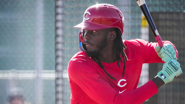Cincinnati Reds shortstop Elly De La Cruz (44) takes live batting practice