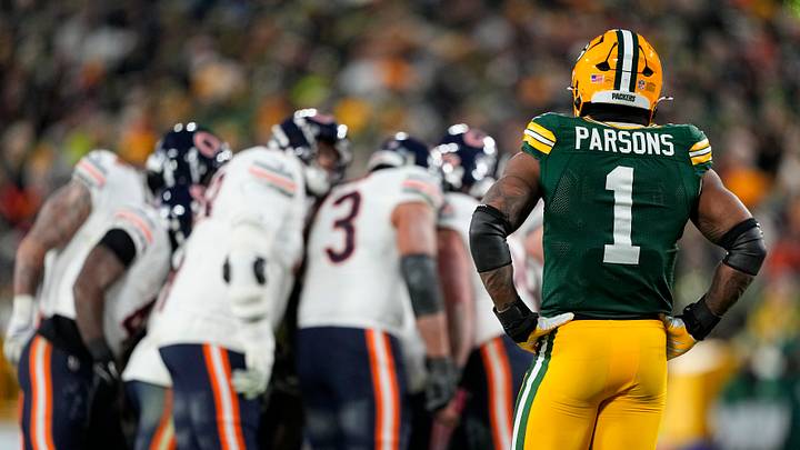 Green Bay Packers DE Micah Parsons during a game against the Chicago Bears. Mandatory Credit: Jeff Hanisch-Imagn Images Green Bay Packers DE Micah Parsons during a game against the Chicago Bears. Mandatory Credit: Jeff Hanisch-Imagn Images