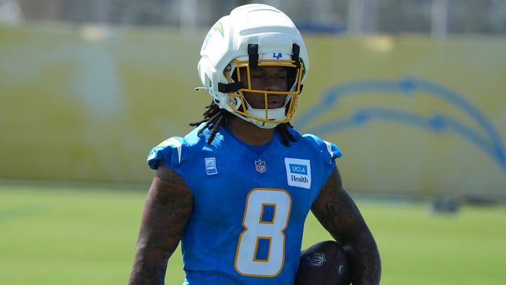 Los Angeles Chargers running back Omarion Hampton (8) holds the ball at training camp at The Bolt. Mandatory Credit: Kirby Lee-Imagn Images Los Angeles Chargers running back Omarion Hampton (8) holds the ball at training camp at The Bolt. Mandatory Credit: Kirby Lee-Imagn Images