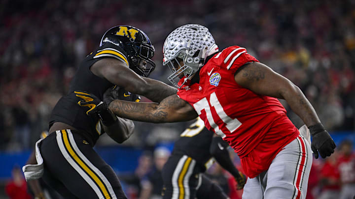 Dec 29, 2023; Arlington, TX, USA; Ohio State Buckeyes offensive lineman Josh Simmons (71) blocks Missouri Tigers defensive lineman Darius Robinson (6) during the second quarter at AT&T Stadium. Mandatory Credit: Jerome Miron-Imagn Images