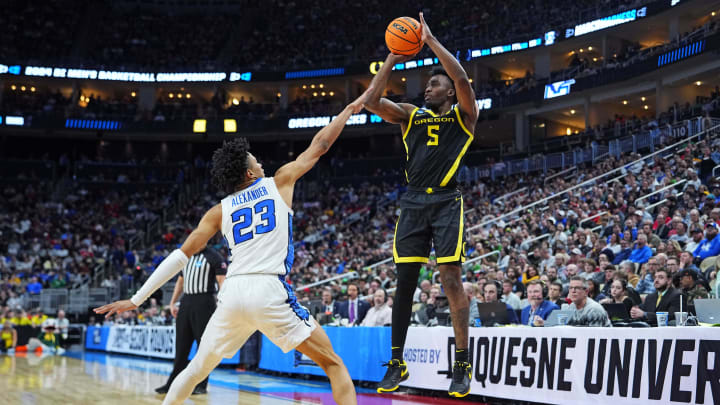 Mar 23, 2024; Pittsburgh, PA, USA; Oregon Ducks guard Jermaine Couisnard (5) shoots the ball against Creighton Bluejays guard Trey Alexander (23) during the first half in the second round of the 2024 NCAA Tournament at PPG Paints Arena. Mar 23, 2024; Pittsburgh, PA, USA; Oregon Ducks guard Jermaine Couisnard (5) shoots the ball against Creighton Bluejays guard Trey Alexander (23) during the first half in the second round of the 2024 NCAA Tournament at PPG Paints Arena.