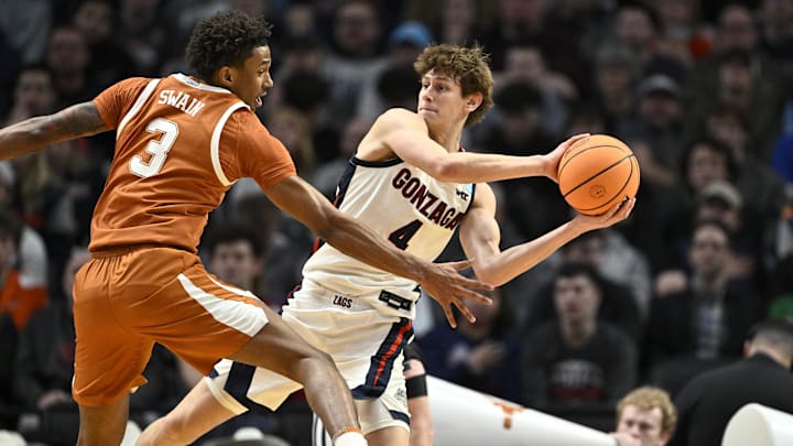 Gonzaga Bulldogs guard Davis Fogle (4) passes against Texas Longhorns forward Dailyn Swain (3) in the first half during a second round game of the men's 2026 NCAA Tournament at Moda Center.