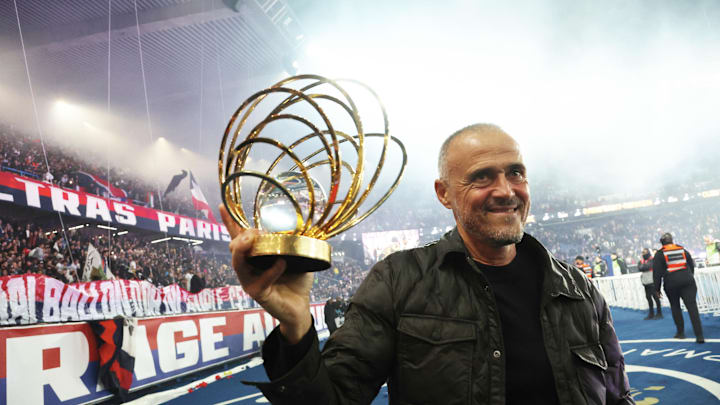 Luis Enrique a été élu meilleur entraîneur de l'année par France Football. Luis Enrique a été élu meilleur entraîneur de l'année par France Football.