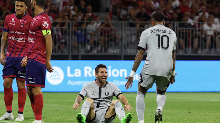 Atual campeão, PSG goleou na estreia da Ligue 1 