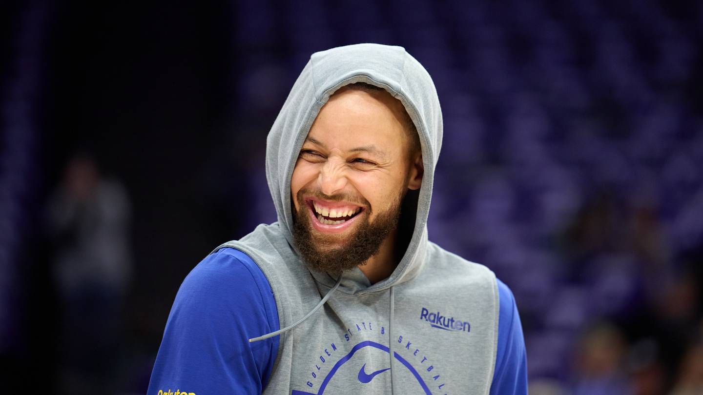 Steph Curry Gives Priceless Reaction to Tip Hayes' Logo 3 in Valkyries Game